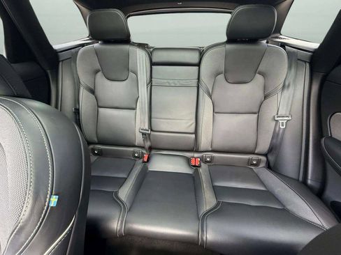 Used 2022 Volvo XC60 B6 R-Design w/ Advanced Package image 16