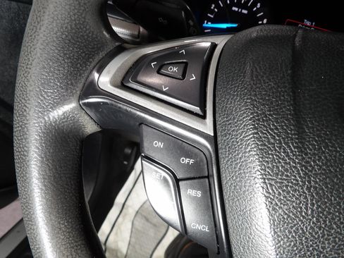 Used 2018 Ford Fusion SE FWD image 17