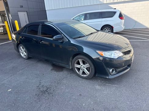 Used 2014 Toyota Camry SE FWD image 2