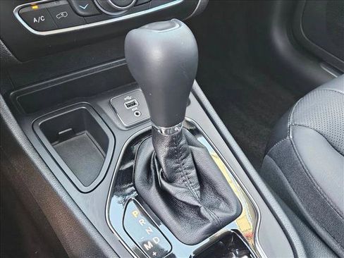 Used 2019 Jeep Cherokee Limited w/ Luxury Group FWD image 15