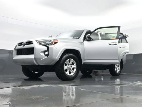 Used 2024 Toyota 4Runner SR5 image 33