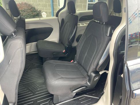 Used 2019 Chrysler Pacifica Touring Plus w/ Cold Weather Group FWD image 22