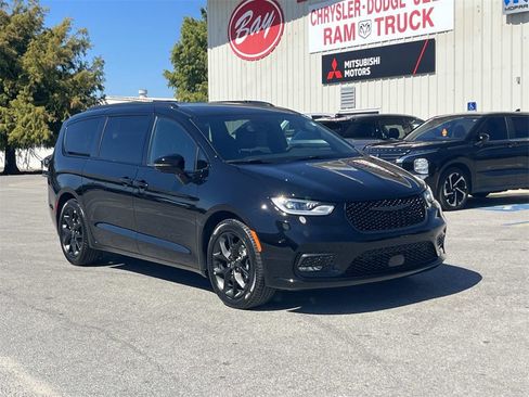 New 2026 Chrysler Pacifica Select w/ S Appearance Package image 7