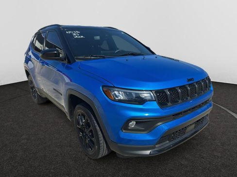 Used 2023 Jeep Compass Latitude AWD/4WD image 5