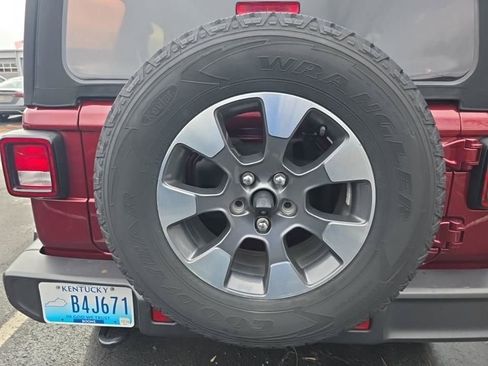 Used 2022 Jeep Wrangler Unlimited Sahara image 9