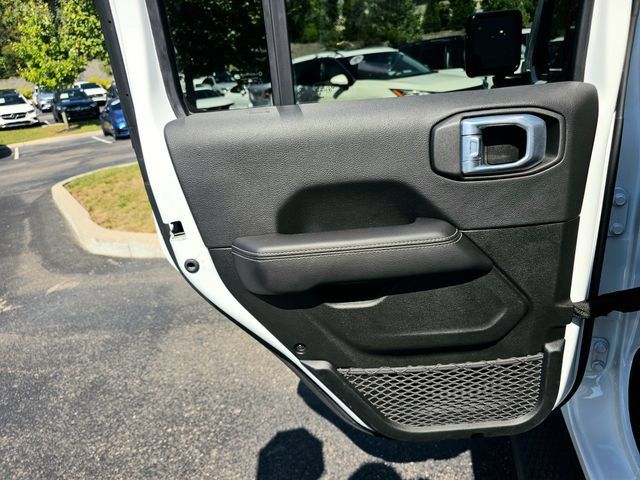 Used 2021 Jeep Wrangler Unlimited Sahara AWD/4WD image 27