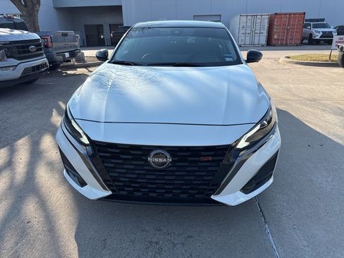 Certified 2023 Nissan Altima 2.0 SR image 7