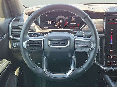 Used 2025 GMC Acadia Denali FWD image 14