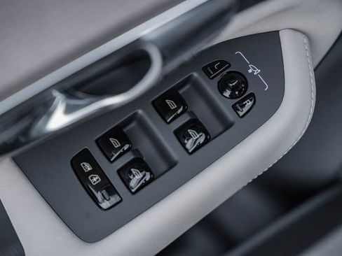 New 2026 Volvo XC90 B6 Plus w/ Protection Package Premier image 40