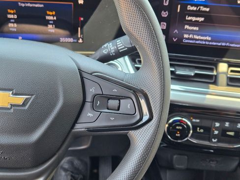 Certified 2025 Chevrolet Trax LT FWD image 29