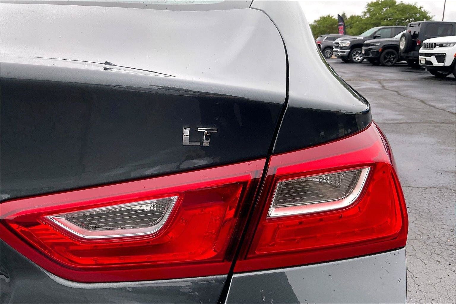 Used 2017 Chevrolet Malibu LT FWD image 9