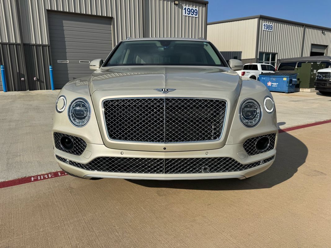 Used 2018 Bentley Bentayga AWD/4WD image 26