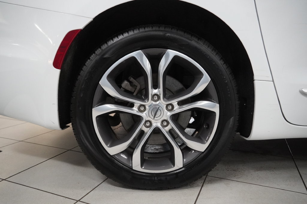 Used 2025 Chrysler Pacifica Pinnacle AWD/4WD image 27