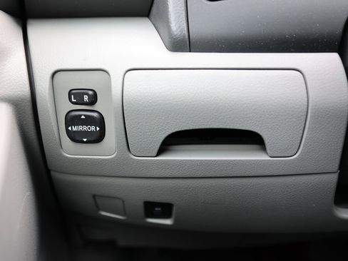 Used 2010 Toyota Camry LE image 29