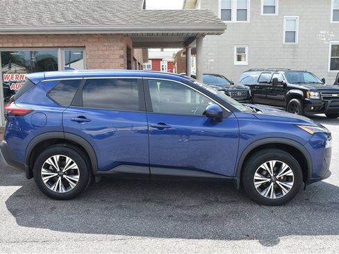 Used 2023 Nissan Rogue SV AWD/4WD image 2