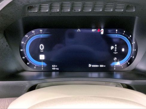 Used 2023 Volvo XC90 B6 Plus image 12