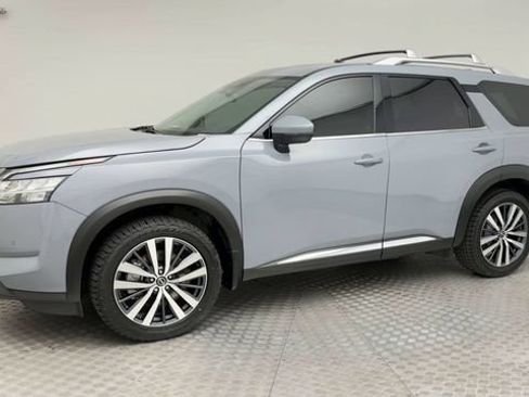 Used 2022 Nissan Pathfinder Platinum w/ Cargo Package AWD/4WD image 6
