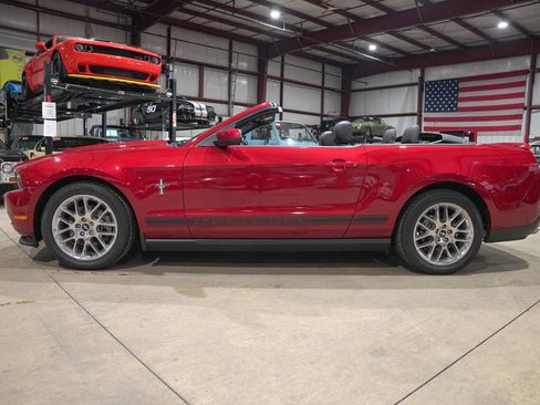 Used 2012 Ford Mustang Premium image 4