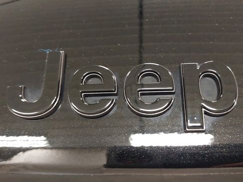 Used 2022 Jeep Grand Cherokee L Limited w/ Black Appearance Package AWD/4WD image 34