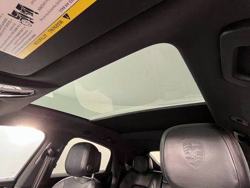 Used 2020 Porsche Cayenne S image 31