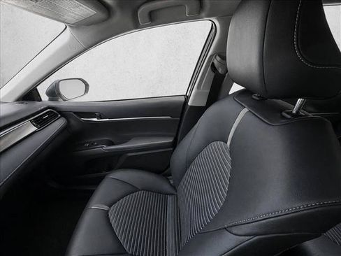 Used 2020 Toyota Camry SE FWD image 19
