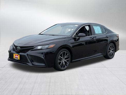 Used 2023 Toyota Camry SE FWD image 3