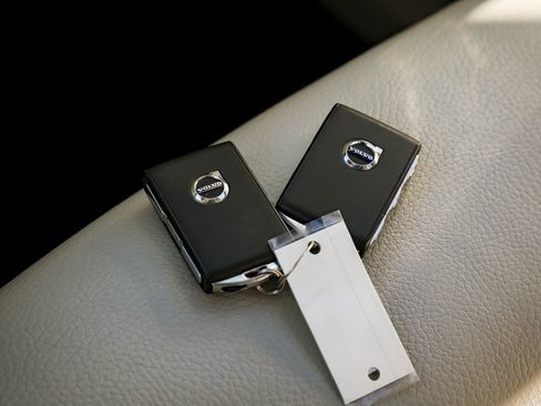 Used 2019 Volvo XC90 T5 Momentum w/ Multimedia Package image 8