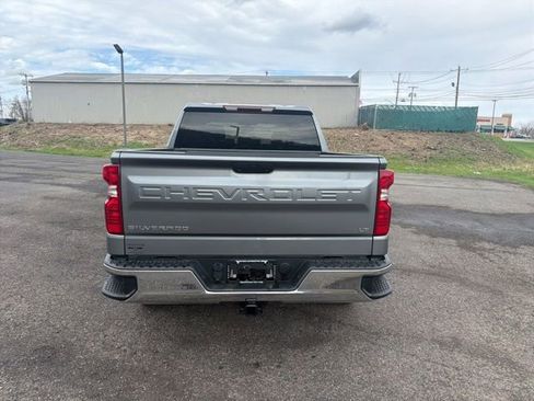 Used 2022 Chevrolet Silverado 1500 LT AWD/4WD image 4