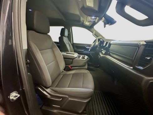 Used 2024 Chevrolet Silverado 1500 LT image 32