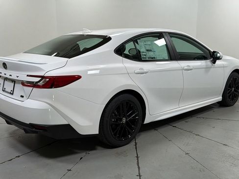 New 2026 Toyota Camry SE image 5
