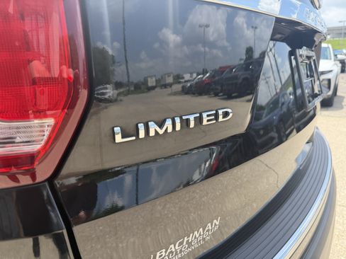 Used 2019 Ford Explorer Limited w/ Ford Safe & Smart Package AWD/4WD image 9