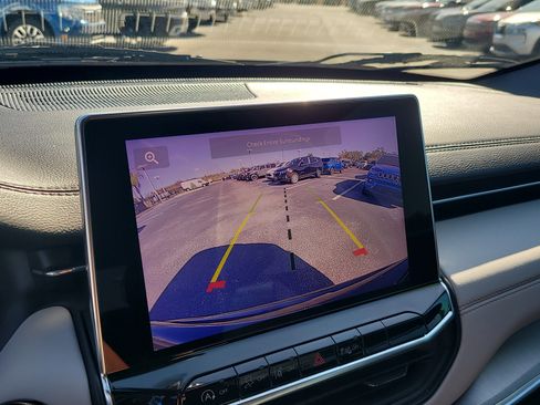 Used 2023 Jeep Compass Limited image 22