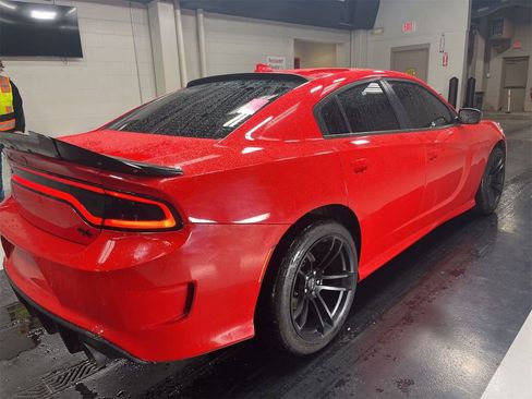 Used 2019 Dodge Charger R/T w/ Blacktop Package RWD image 5