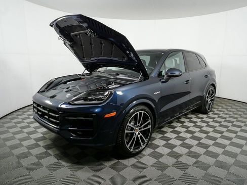 New 2026 Porsche Cayenne AWD image 36