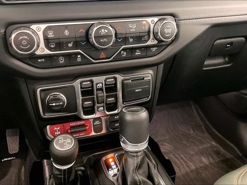 Used 2025 Jeep Gladiator Mojave AWD/4WD image 8