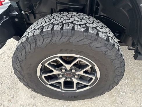 Used 2025 Jeep Wrangler Unlimited Rubicon AWD/4WD image 25