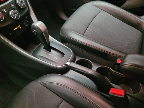 Used 2017 Chevrolet Trax LT w/ LT Convenience Package image 25