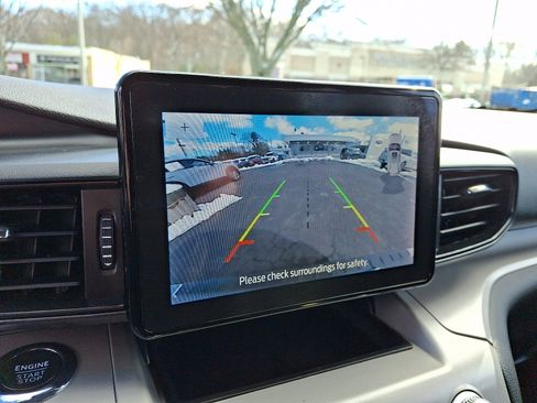 Used 2023 Ford Explorer XLT image 18