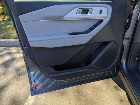 New 2026 Ford Explorer Active w/ Active Comfort Package image 9