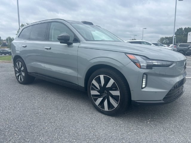 Certified 2025 Volvo EX90 Ultra AWD/4WD image 1