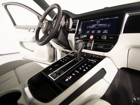 New 2026 Porsche Macan S image 29