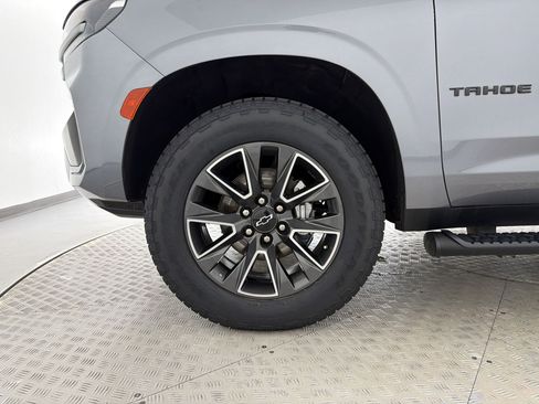 Used 2022 Chevrolet Tahoe Z71 w/ Luxury Package AWD/4WD image 12