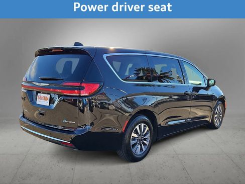 Used 2023 Chrysler Pacifica Touring-L image 10