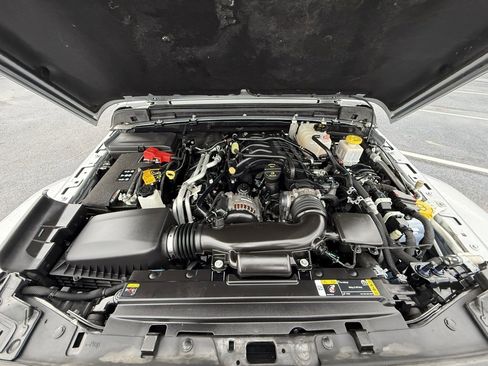 Used 2023 Jeep Gladiator Willys image 32