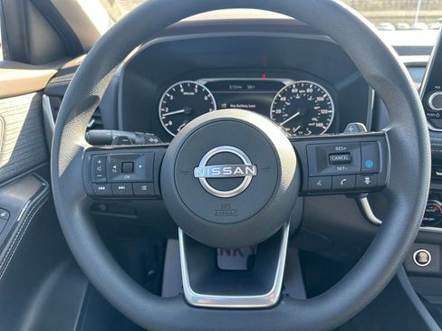 Used 2023 Nissan Rogue SV image 19