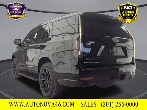 Used 2021 Cadillac Escalade Sport w/ LPO, Illumination Package image 3