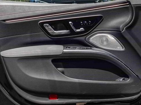 New 2022 Mercedes-Benz EQS 580 4MATIC Sedan image 18