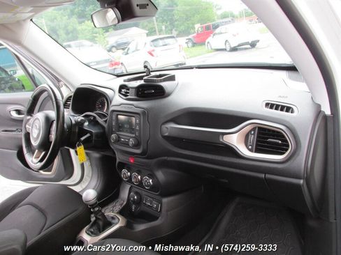 Used 2016 Jeep Renegade Latitude AWD/4WD image 18