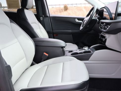 Certified 2025 Ford Escape Platinum image 9
