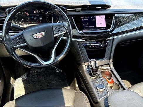 Used 2023 Cadillac XT6 Premium Luxury AWD/4WD image 4
